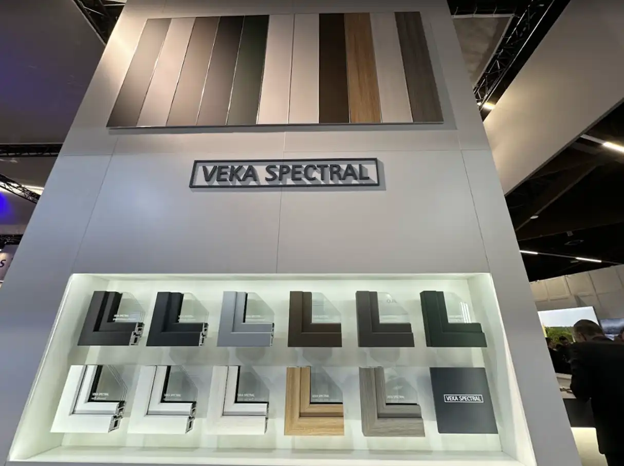 FENSTERBAU FRONTALE 2024 | VEKA SPECTRALと呼ばれる、特殊なラミネーションを施した樹脂サッシ