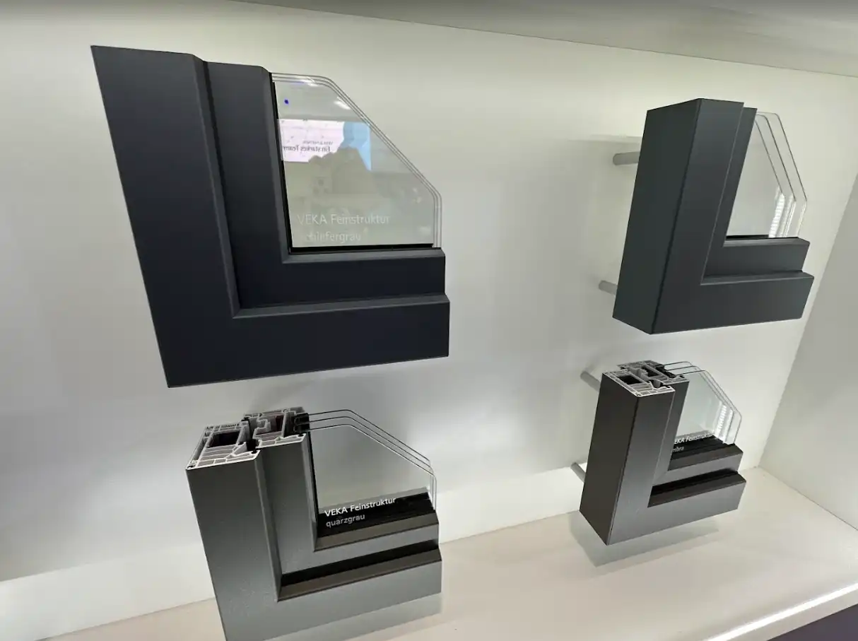 FENSTERBAU FRONTALE 2024 | VEKA SPECTRALと呼ばれる、特殊なラミネーションを施した樹脂サッシ