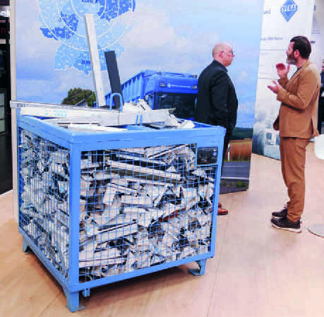 Fensterbau Frontale 2026の展示説明シーン